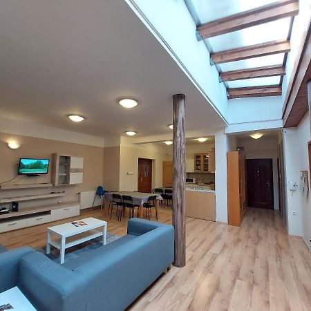 Csaladbarat Vendeglak: Family-Friendly Guesthouse for 9 Szeged Exterior photo