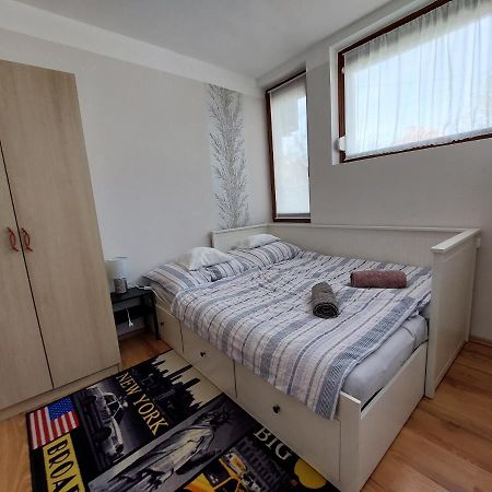 Csaladbarat Vendeglak: Family-Friendly Guesthouse for 9 Szeged Exterior photo
