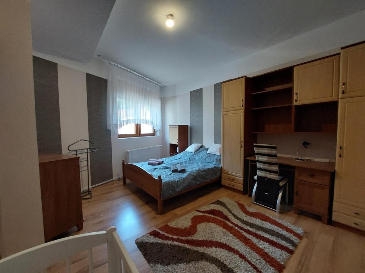 Csaladbarat Vendeglak: Family-Friendly Guesthouse for 9 Szeged Exterior photo