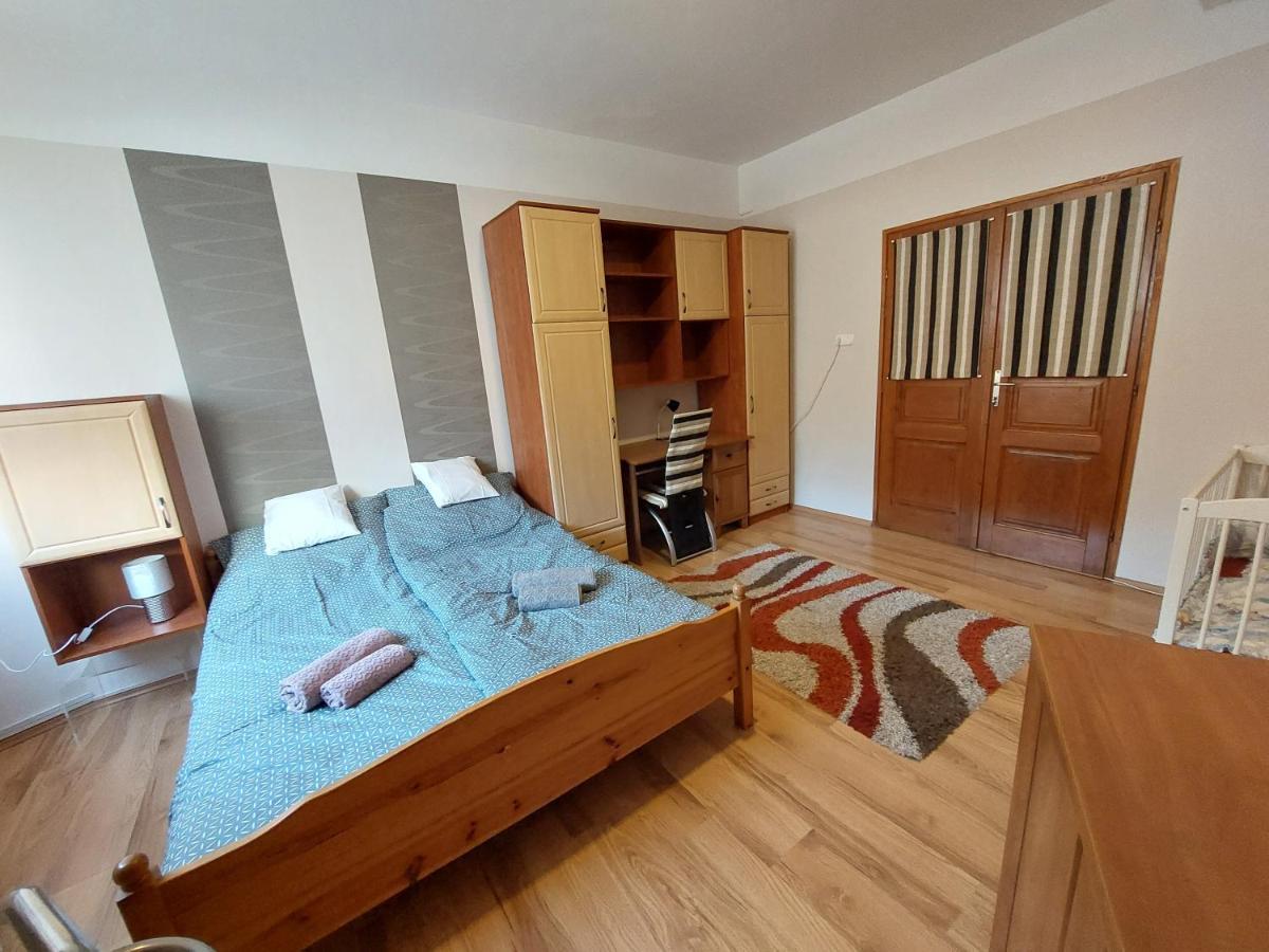 Csaladbarat Vendeglak: Family-Friendly Guesthouse for 9 Szeged Exterior photo