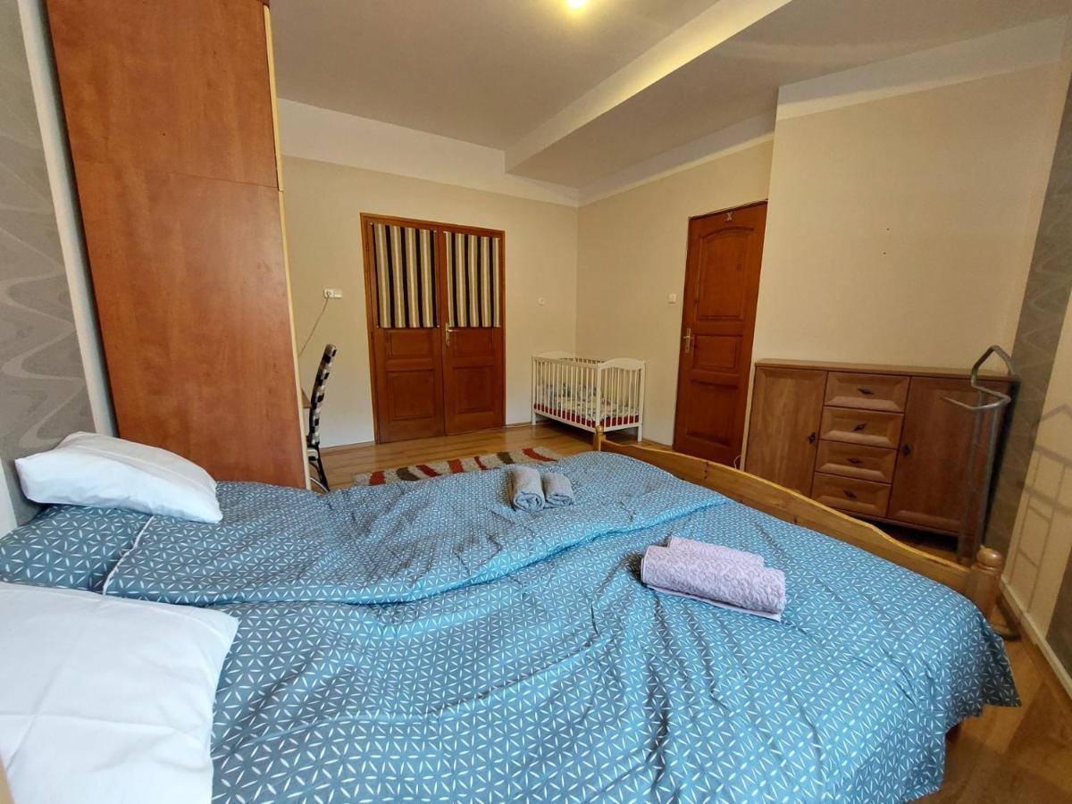 Csaladbarat Vendeglak: Family-Friendly Guesthouse for 9 Szeged Exterior photo