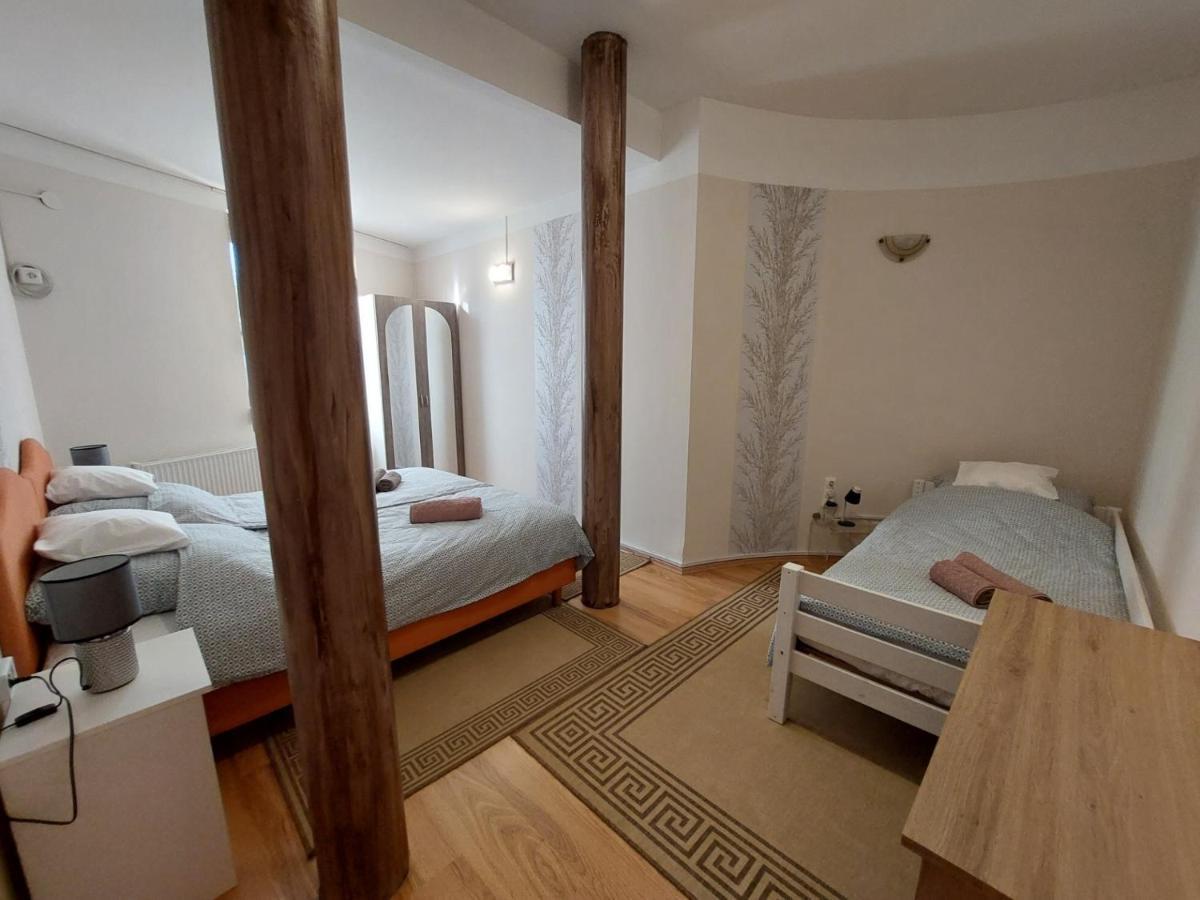 Csaladbarat Vendeglak: Family-Friendly Guesthouse for 9 Szeged Exterior photo