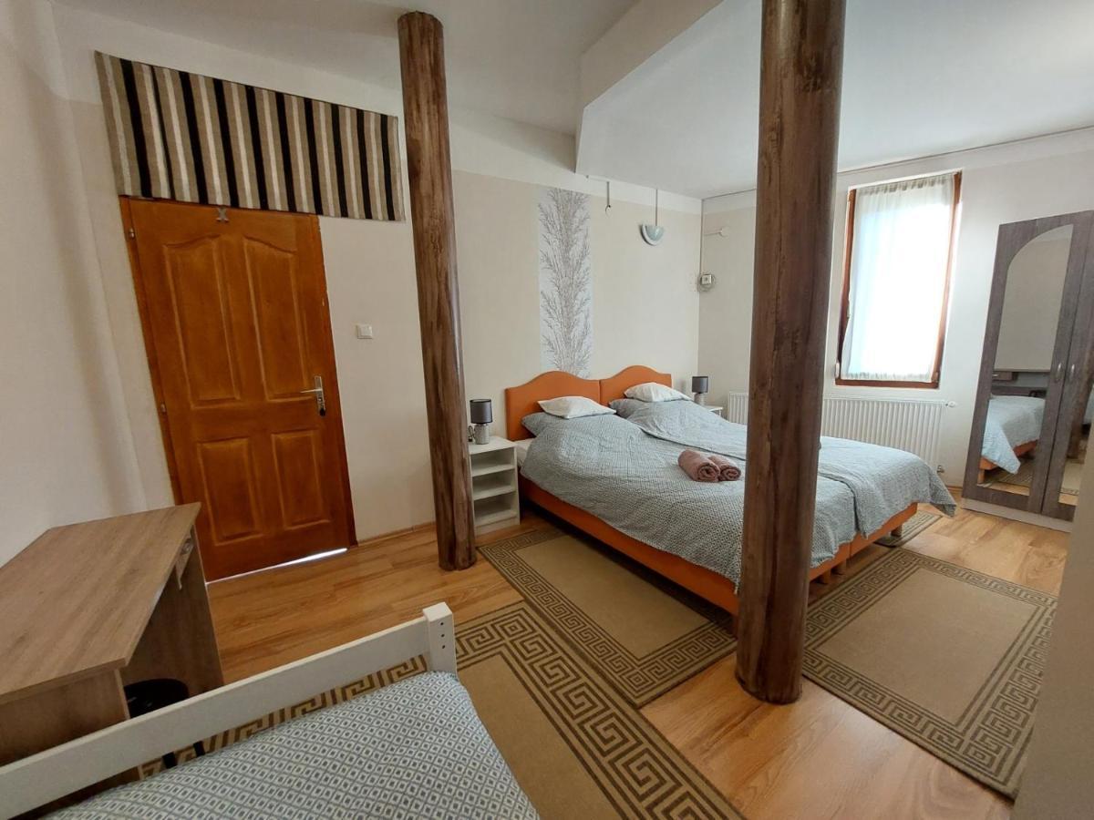 Csaladbarat Vendeglak: Family-Friendly Guesthouse for 9 Szeged Exterior photo