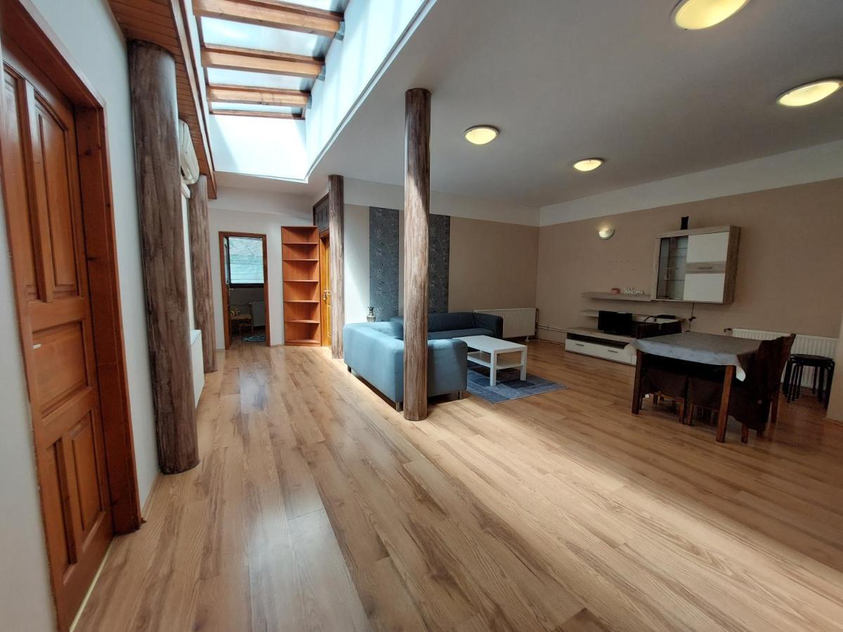 Csaladbarat Vendeglak: Family-Friendly Guesthouse for 9 Szeged Exterior photo