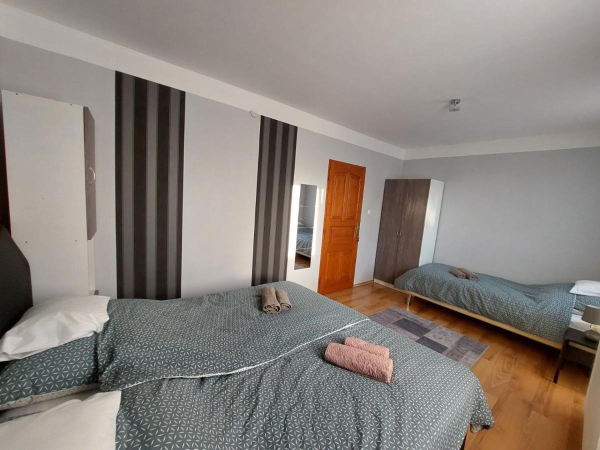 Csaladbarat Vendeglak: Family-Friendly Guesthouse for 9 Szeged Exterior photo