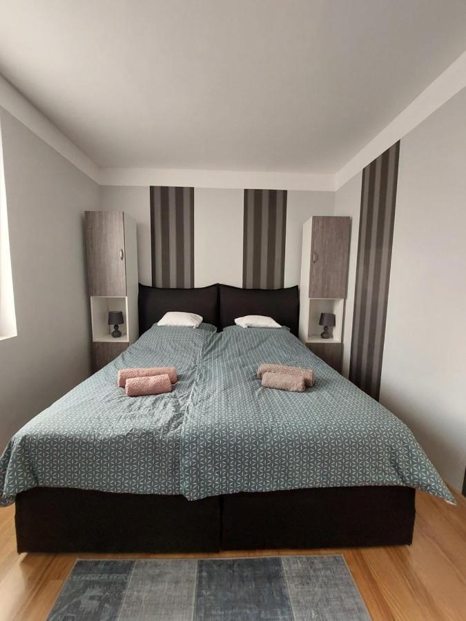 Csaladbarat Vendeglak: Family-Friendly Guesthouse for 9 Szeged Exterior photo