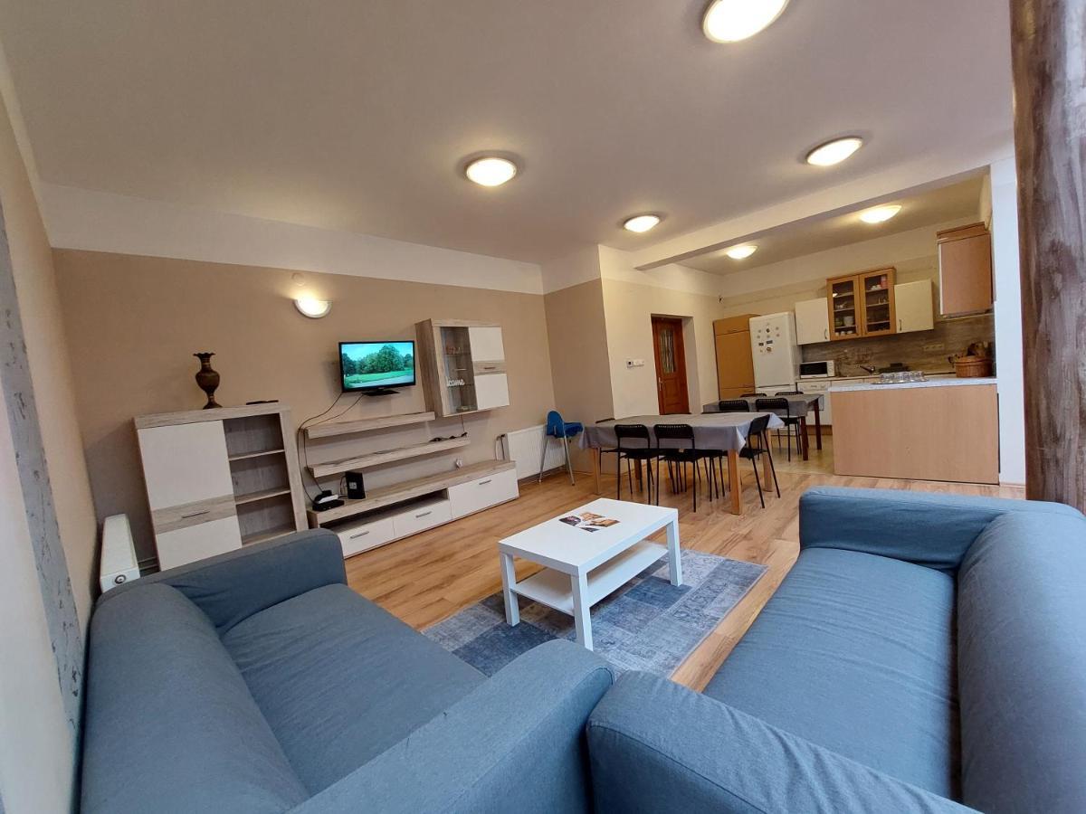 Csaladbarat Vendeglak: Family-Friendly Guesthouse for 9 Szeged Exterior photo