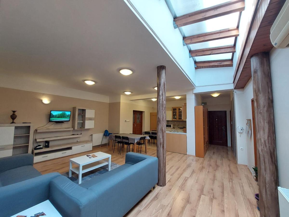 Csaladbarat Vendeglak: Family-Friendly Guesthouse for 9 Szeged Exterior photo