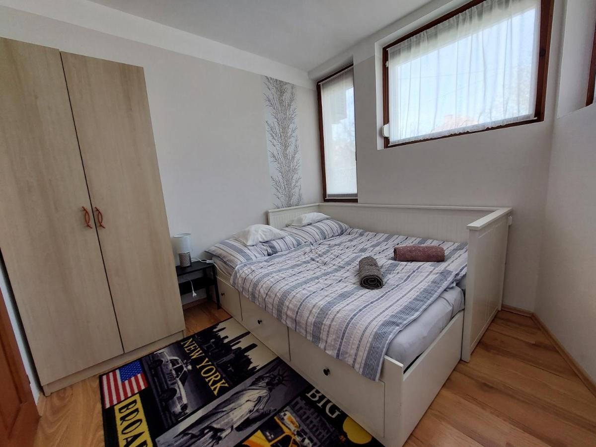Csaladbarat Vendeglak: Family-Friendly Guesthouse for 9 Szeged Exterior photo